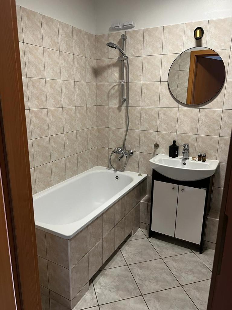 Delta Apart-House Wroclaw Ngoại thất bức ảnh